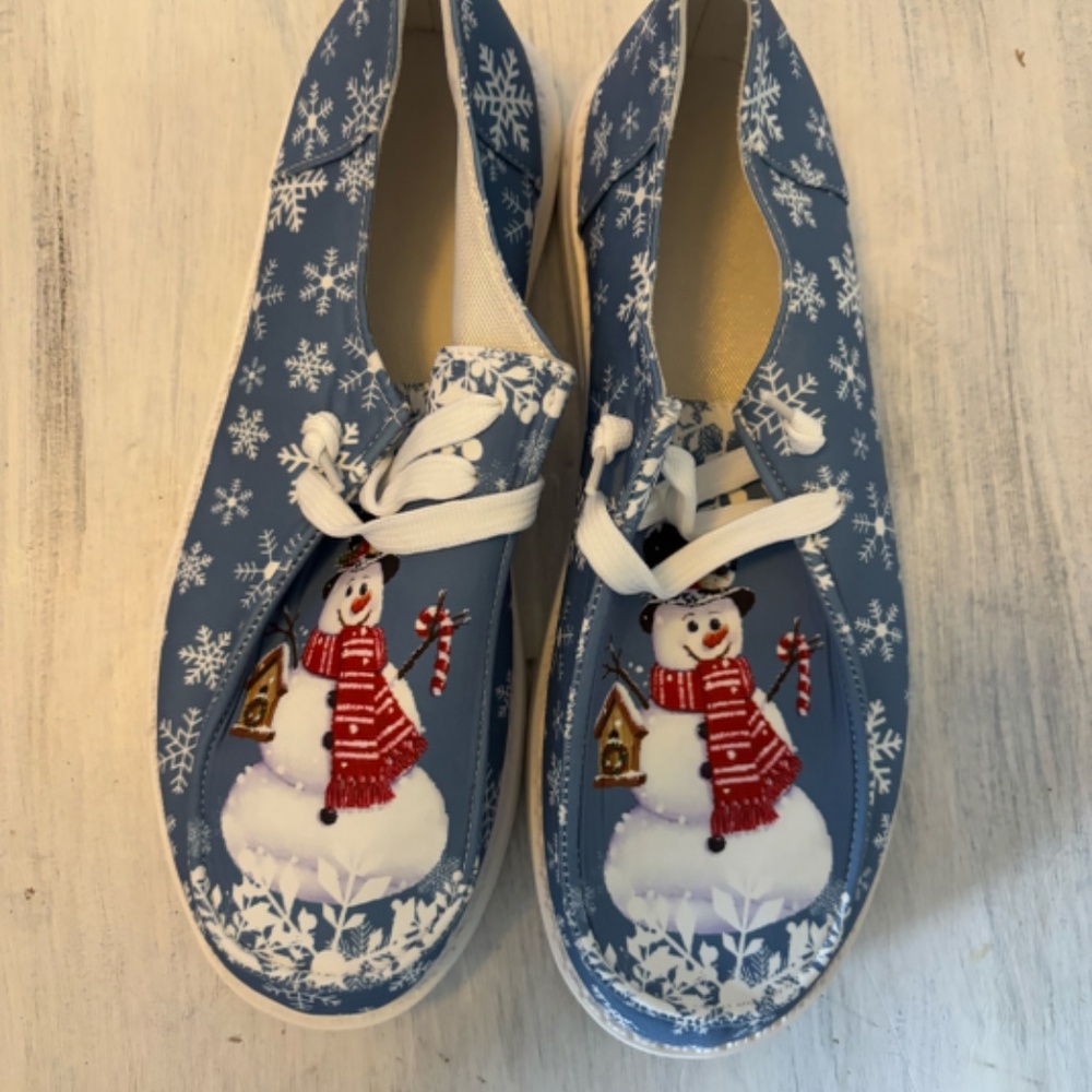 Women Size 8 NWT Snowman  sneaker shoes - Picture 3 of 3